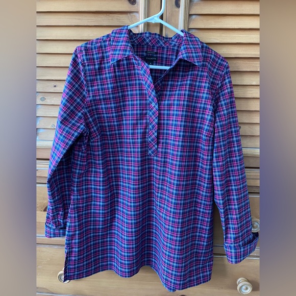 Talbots Tops - Talbots wrinkle resistant 2 button Henley collared blouse with turned up cuffs
